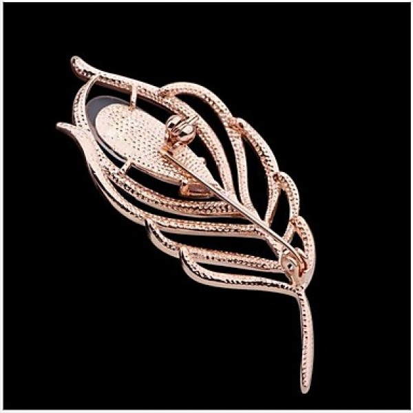 Tina -- Fashion High-grade Rhinestone Heaven's Wing Alloy Brooch in Party